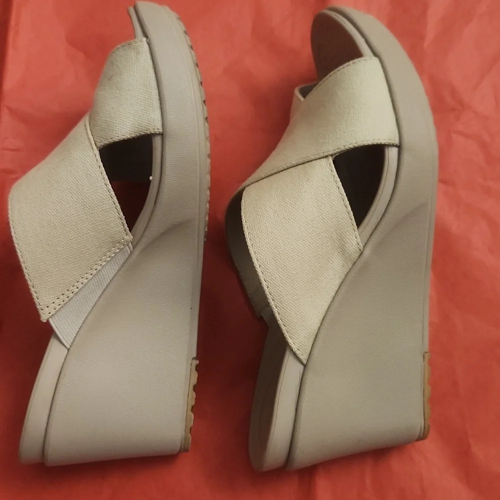 Crocs Leigh II Cross Strap Wedge Sandals